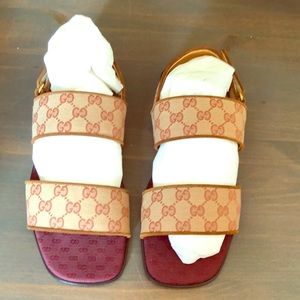 Men’s Gucci logo sandals NWOT